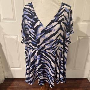 Torrid Womens Tunic Top Sz 4/4X Zebra Blue V Neck Flutter Sleeve Relaxed A Line